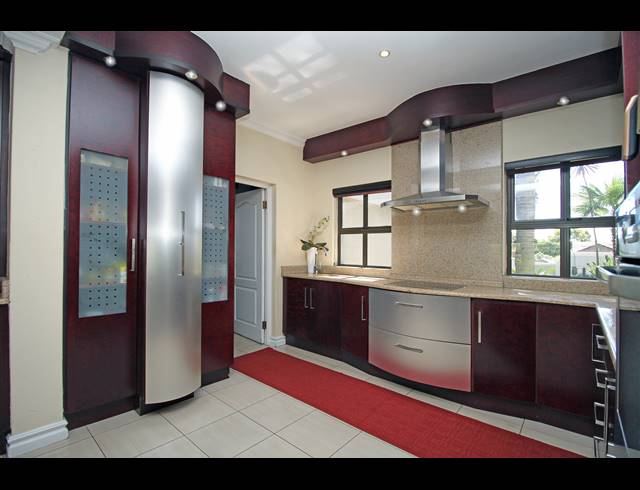 4 BEDROOM HOUSE FOR SALE IN HOUGHTON ESTATE